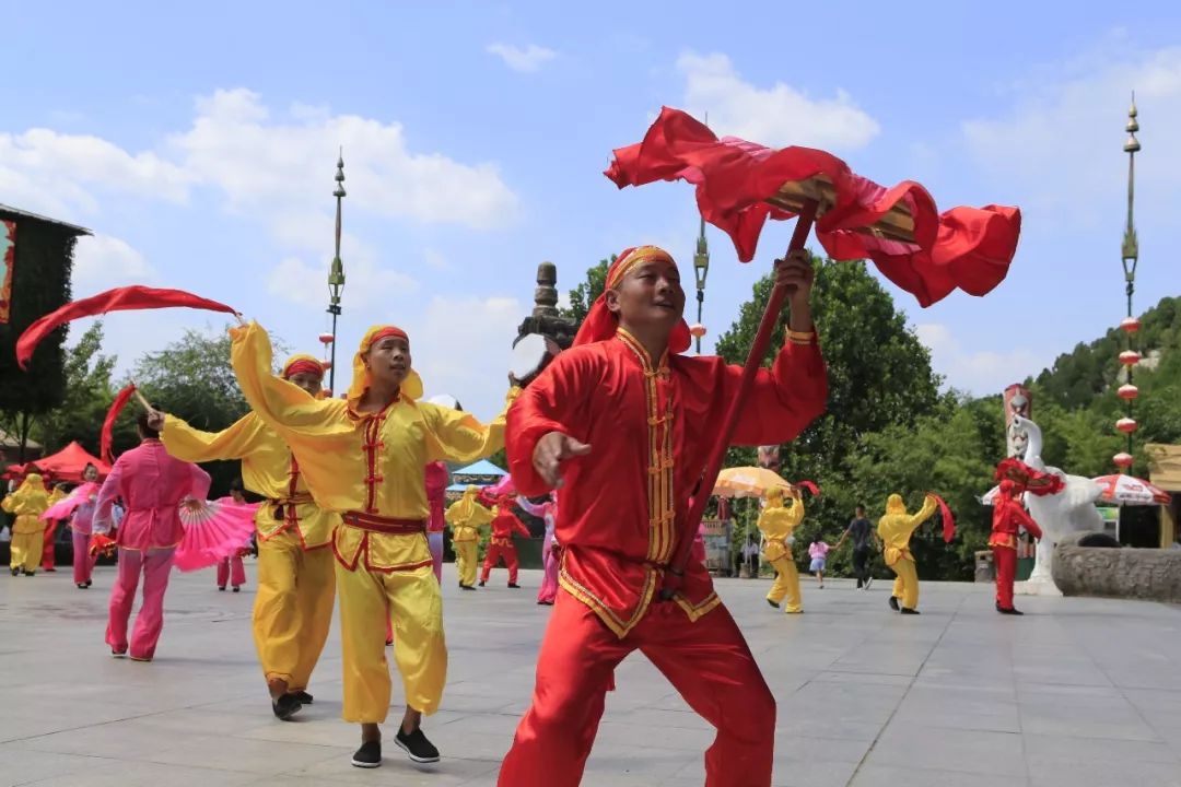塔顶上的狗_九顶塔_塔顶的英文