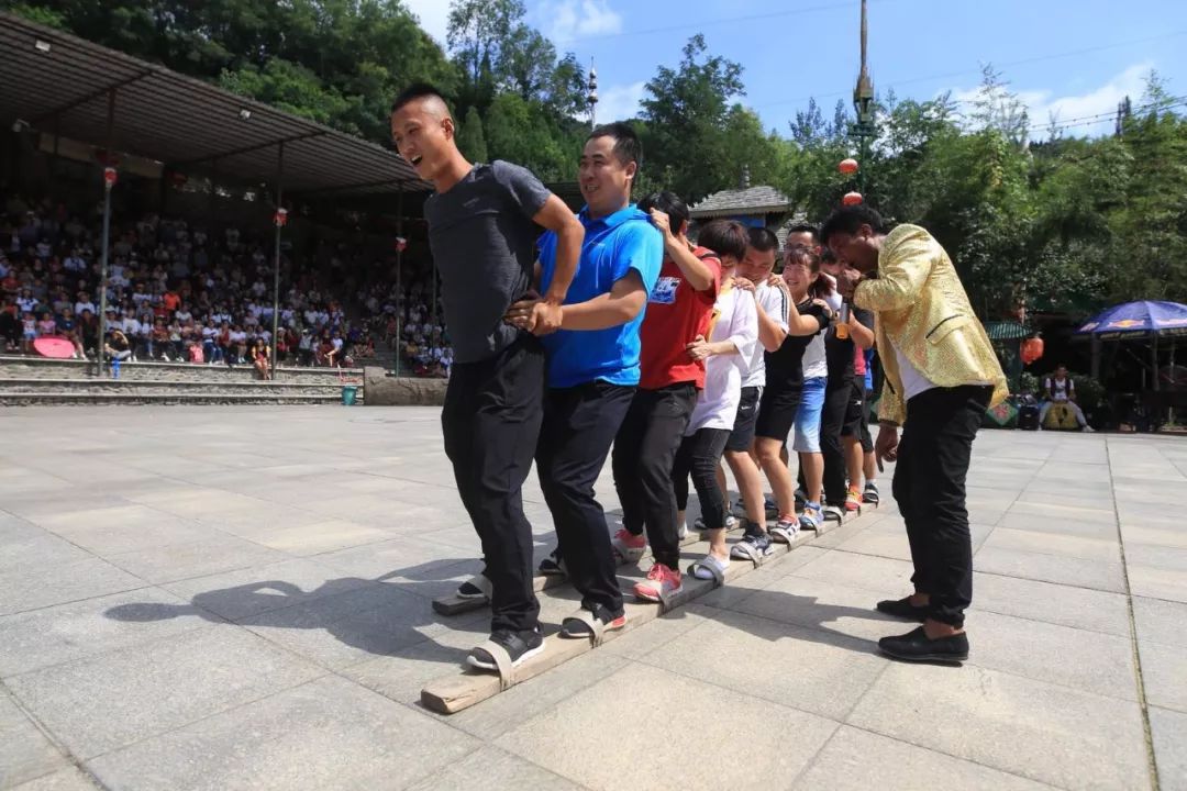 塔顶的英文_九顶塔_塔顶上的狗