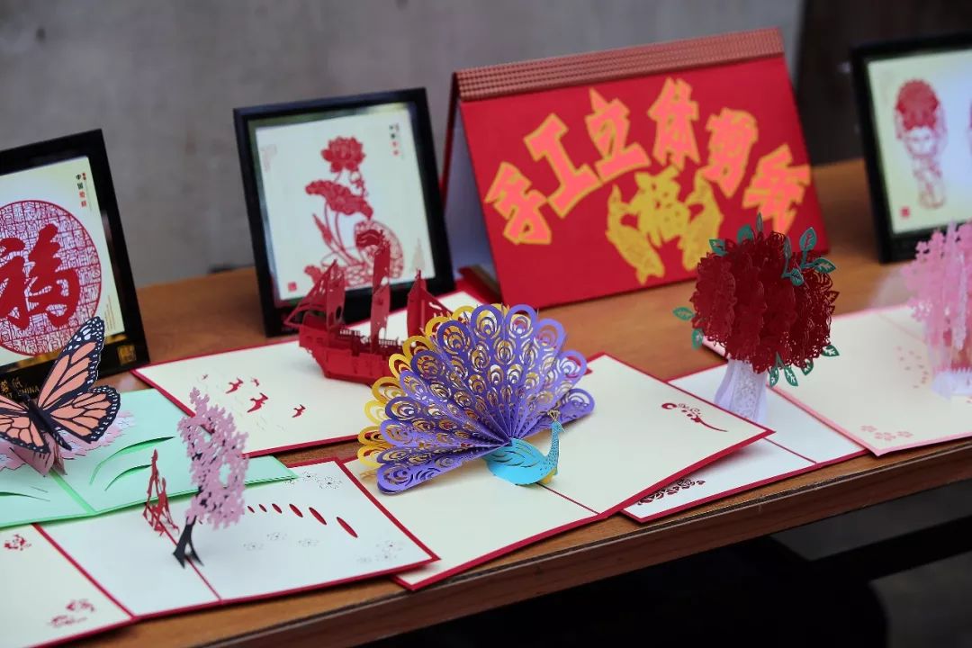 九顶塔_塔顶的英文_塔顶上的狗