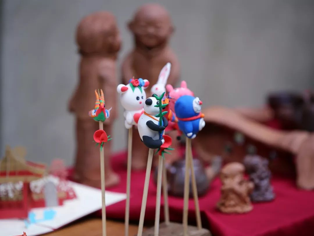 塔顶的英文_九顶塔_塔顶上的狗