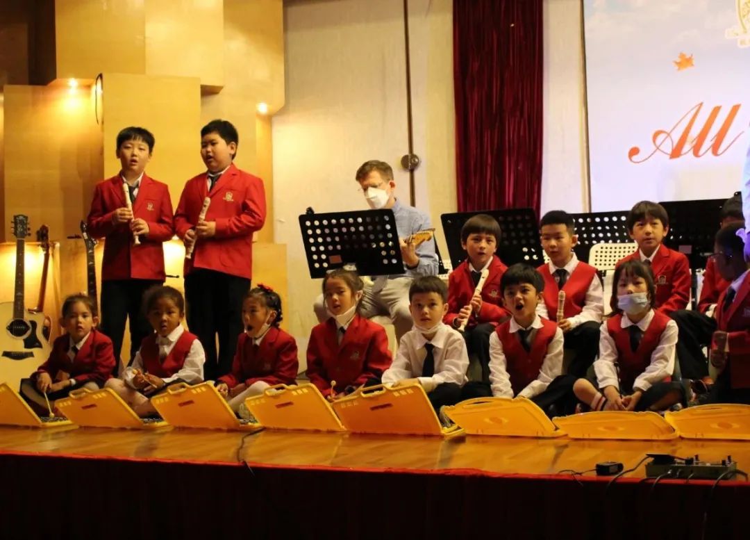 graduating_college_Graduating怎么读