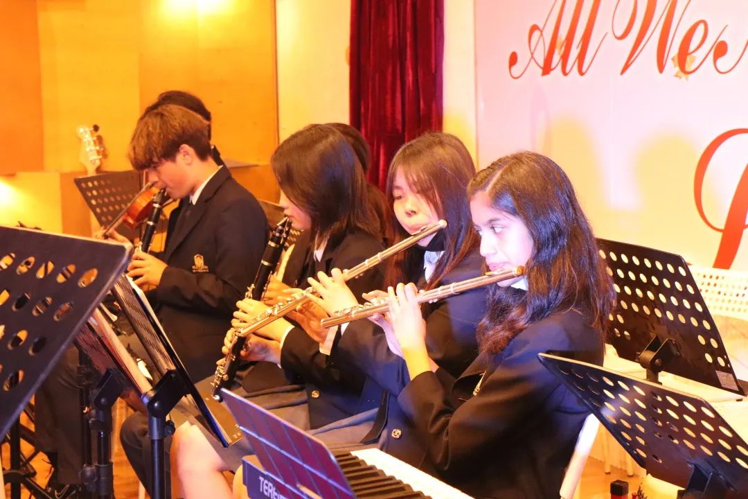 Graduating怎么读_college_graduating