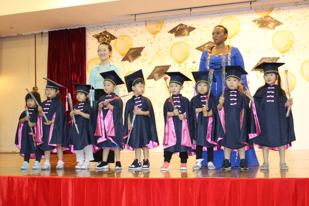 college_Graduating怎么读_graduating