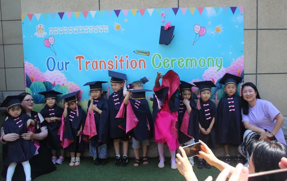 college_graduating_Graduating怎么读