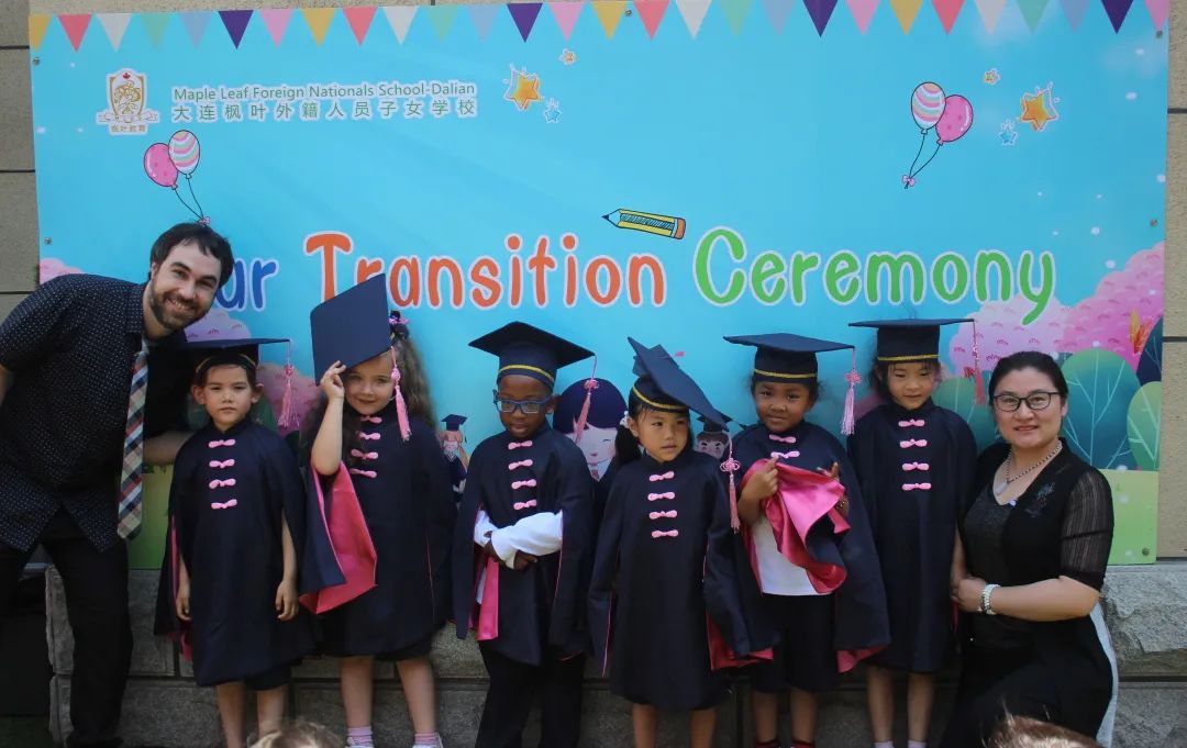 college_graduating_Graduating怎么读