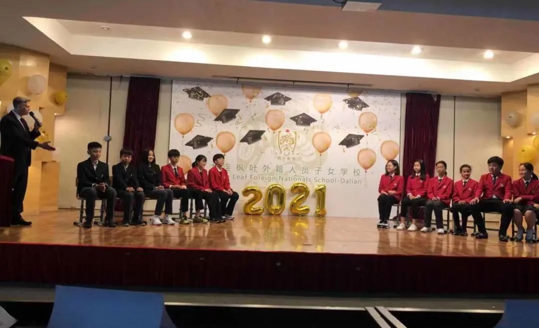 Graduating怎么读_college_graduating
