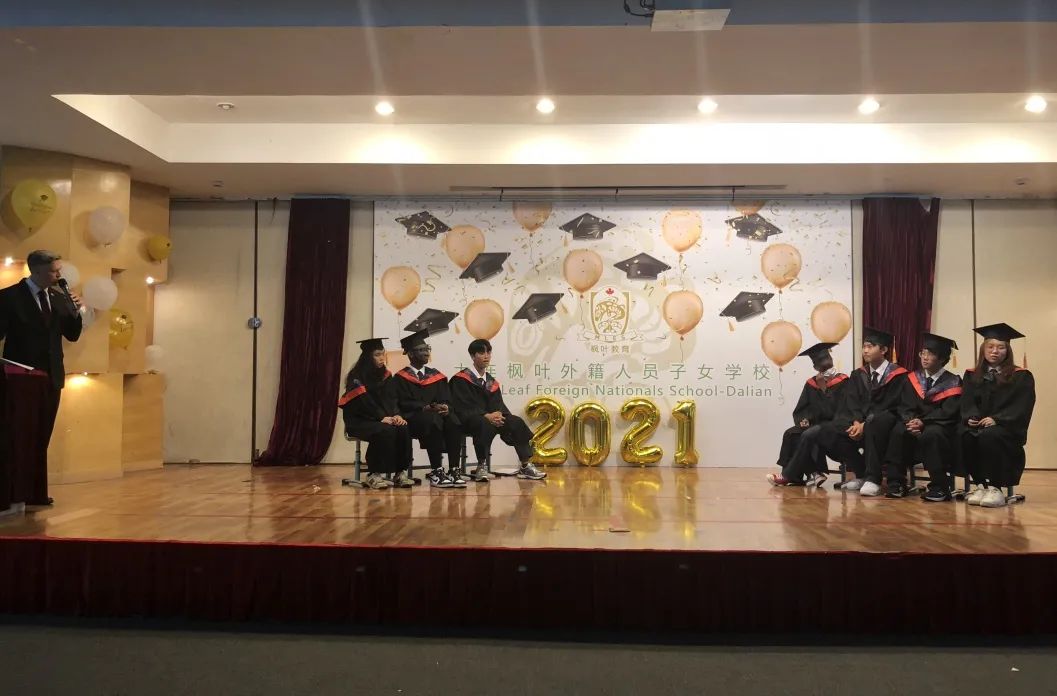 Graduating怎么读_college_graduating