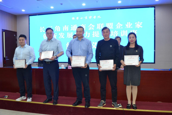 攫的拼音_攫怎么读_攫